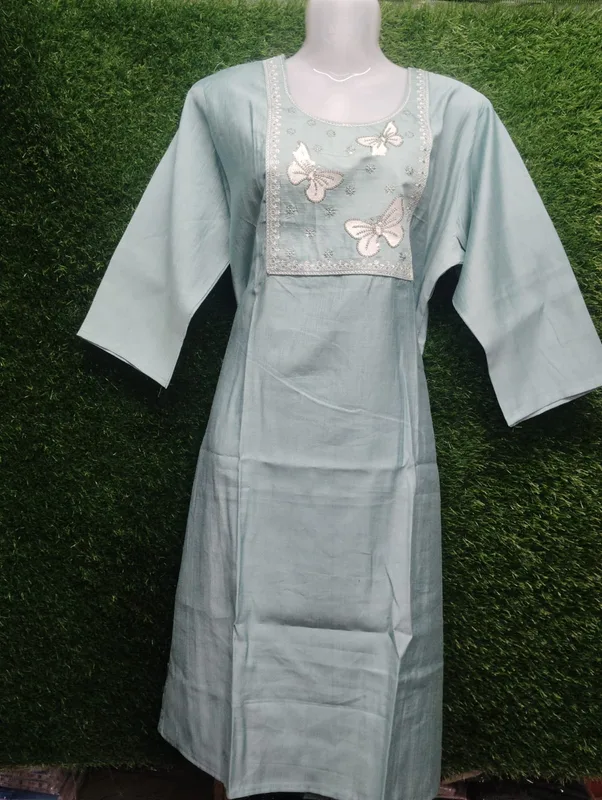 Women's Rayon Kurti with Embroidered Appliqué